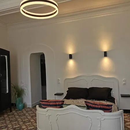Maison De Village Avec Sa Charmante Grand Avec Balcon Fleury (Aude)