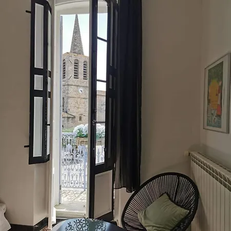Maison De Village Avec Sa Charmante Grand Avec Balcon * Fleury (Aude)