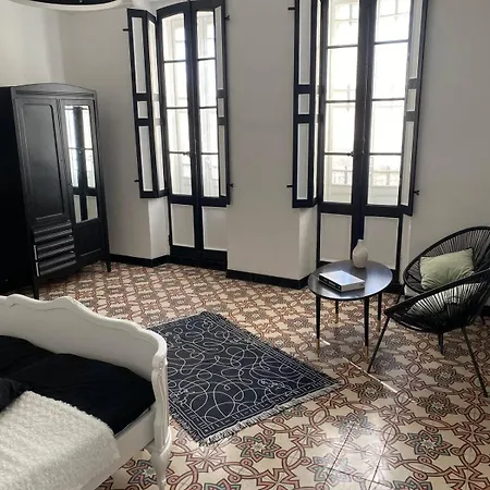 Maison De Village Avec Sa Charmante Grand Avec Balcon *